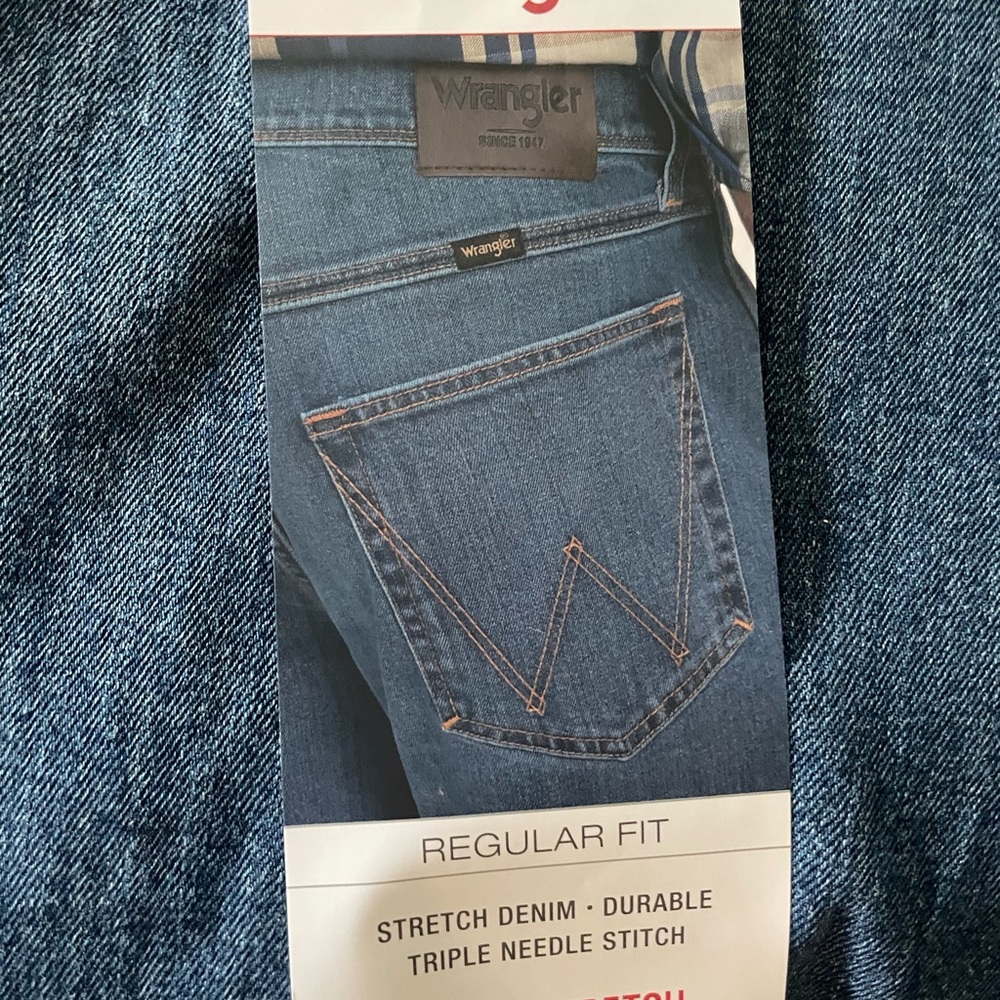 Wrangler Women's Straight Leg Denim Jeans in Medium Blue